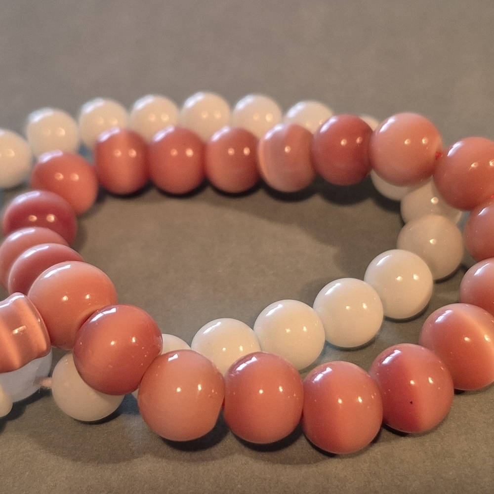 Chic Pink and White Bracelet Praying Brads with Delicate Design - Picture 2 of 3